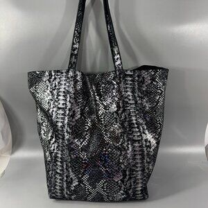 Oak 73 Suede Snake Silver Tote